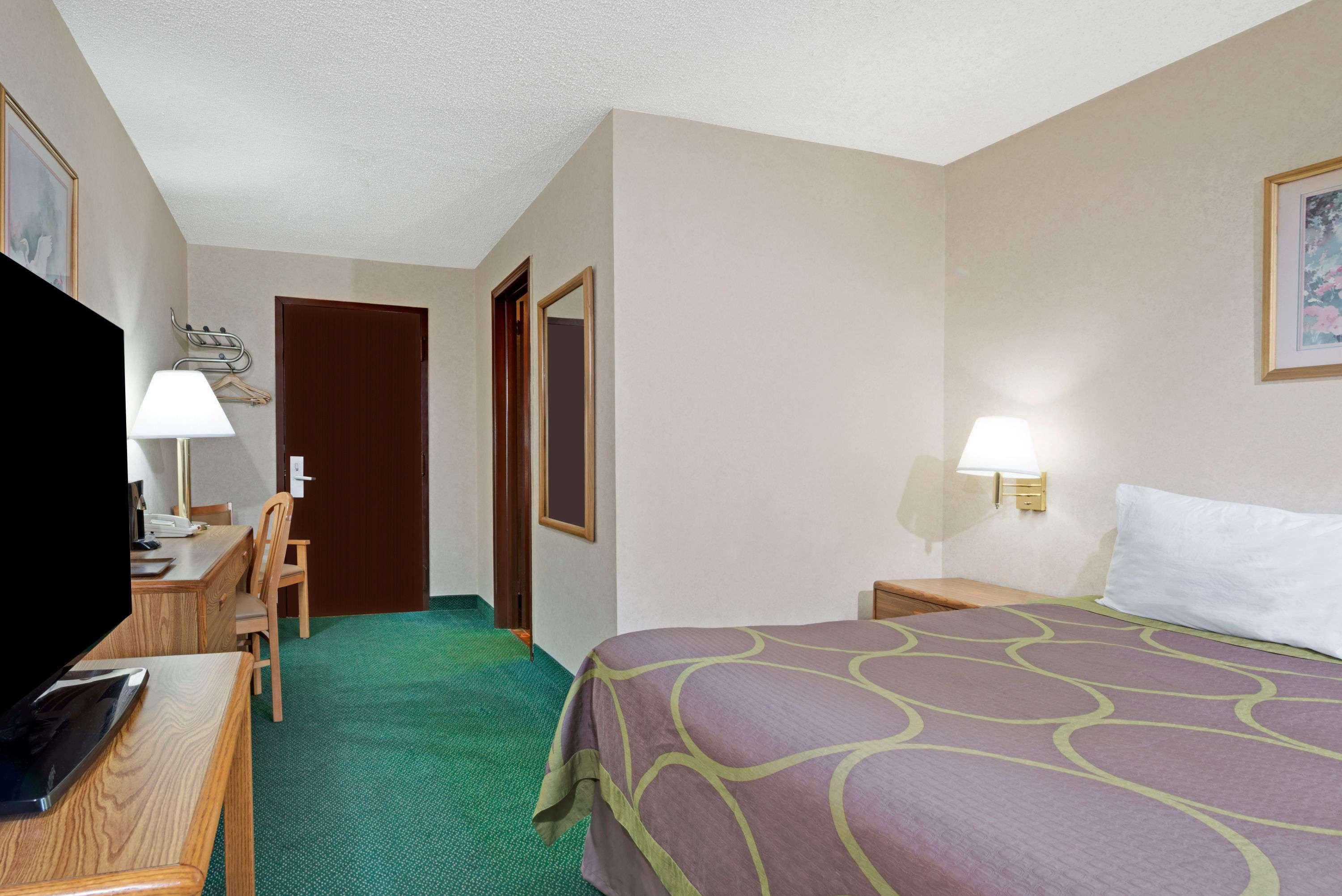 Super 8 By Wyndham Kenmore/Buffalo/Niagara Falls Area Экстерьер фото