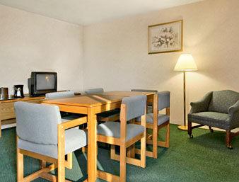 Super 8 By Wyndham Kenmore/Buffalo/Niagara Falls Area Экстерьер фото
